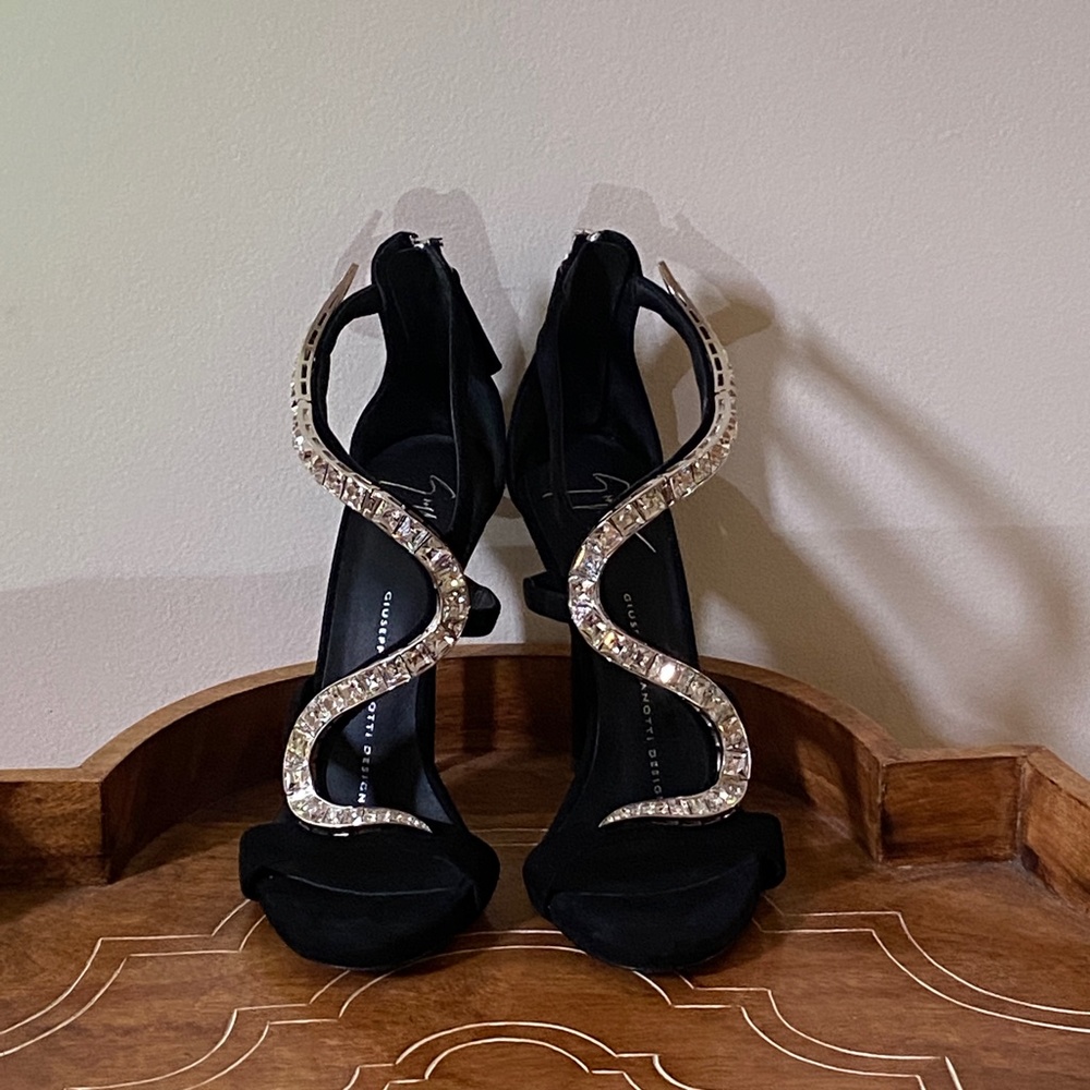 Giuseppe Zanotti Alien Black Crystal Sandal Size US9 / IT39 - Picture 13 of 16